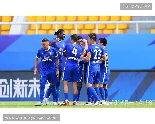 武汉三镇边路启动极为爆裂,一瞬间抢尽风头 武汉三镇边路启动极为爆裂,一瞬间抢尽风头