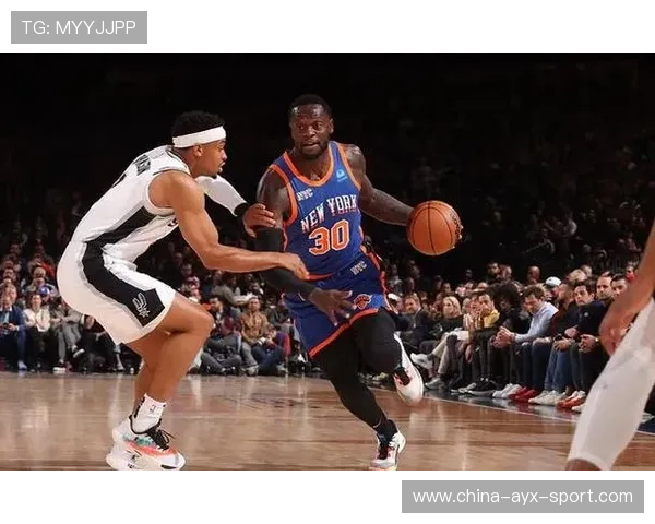 兰德尔三分命中，尼克斯将比赛带入高强度对抗