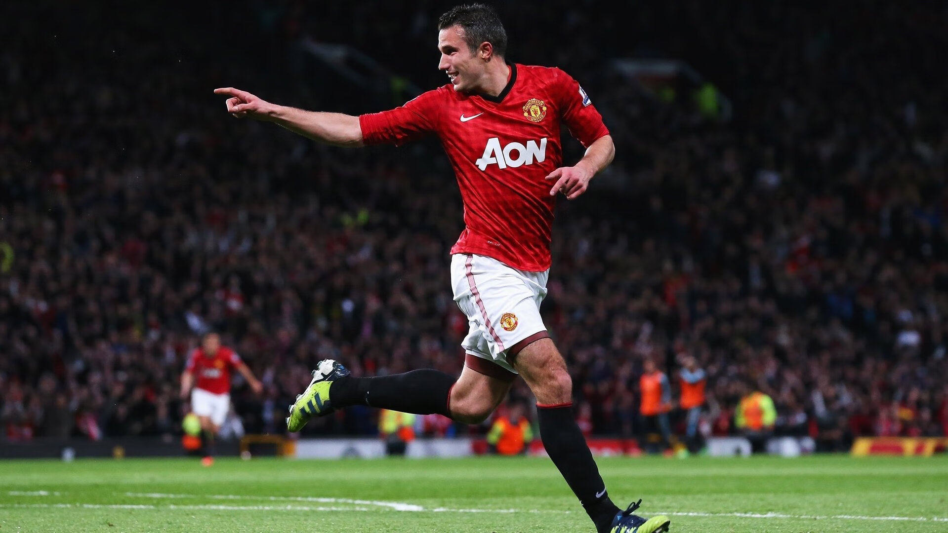 “马科斯·莫奇的防守意识与全面技能，帮助阿根廷美洲狮队建立稳固后防”